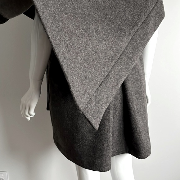 BASQUE Wool Blended Gray Cape Coat. - Picture 5 of 12